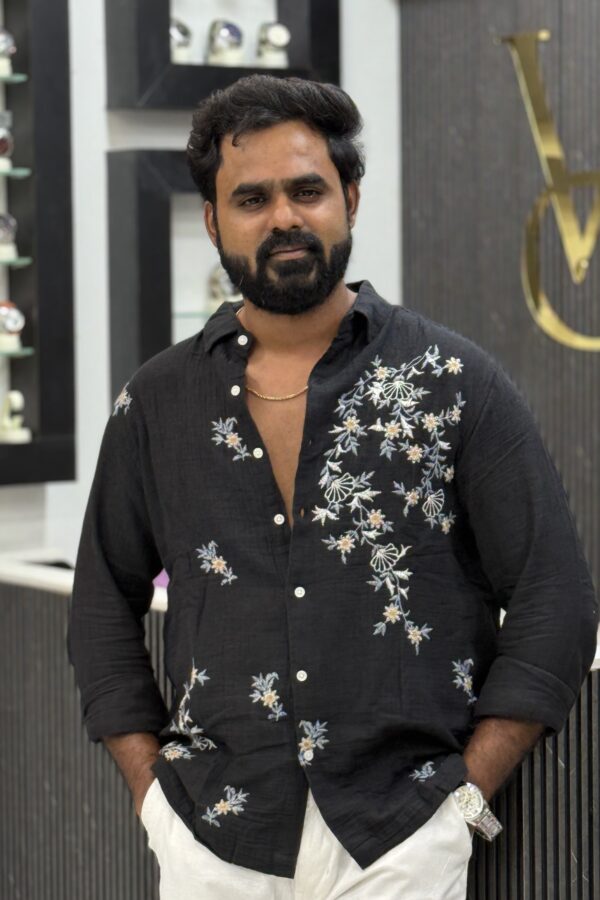 Floral embroidery shirt - Black