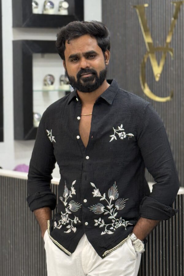 Floral Embroidery shirt - Black